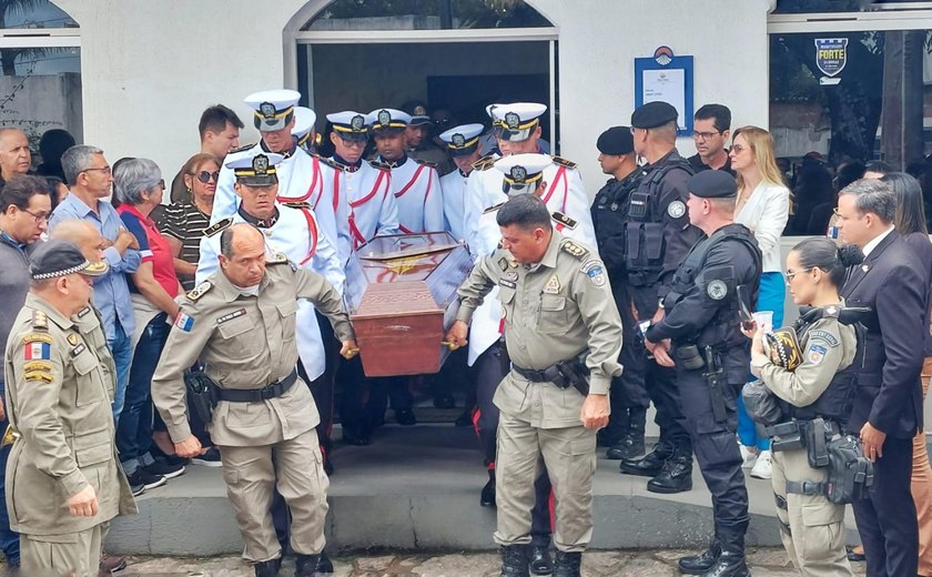 Policiais Militares Familiares E Amigos Se Despedem Do Tenente Taveira