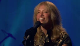 Carly Simon revela diagnóstico de câncer e Parkinson aos 83 anos