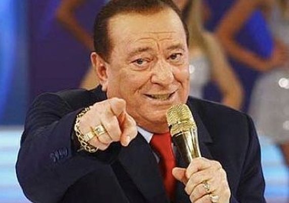 Silvio Santos volta atrás e decide renovar contrato com Raul Gil