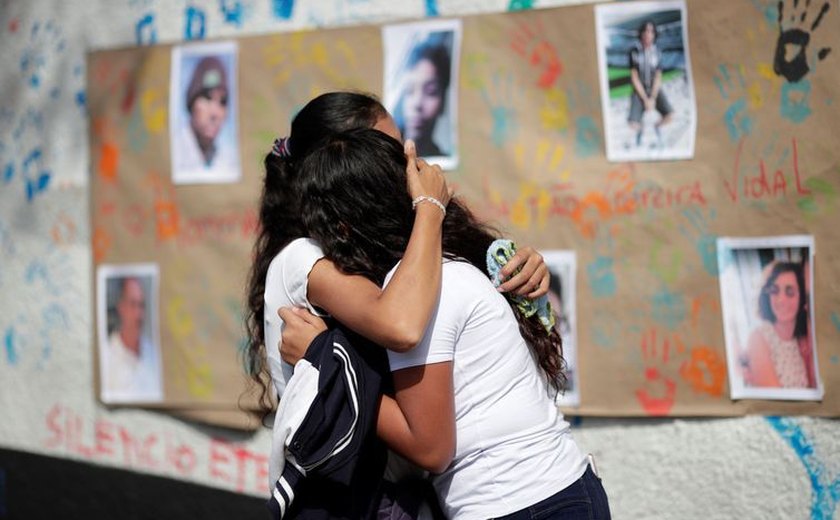 Moradores de Suzano lembram um mês do massacre em escola
