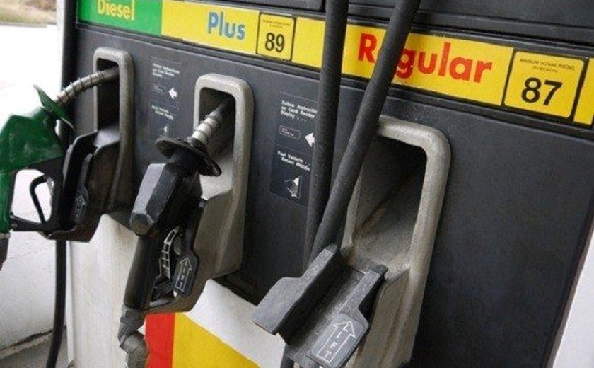 Petrobras reduz em 0,6% preço da gasolina e aumenta em 0,5% o do diesel