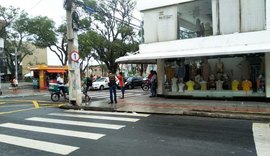 Cruzamento no Centro de Maceió é interditado para evitar aglomeração