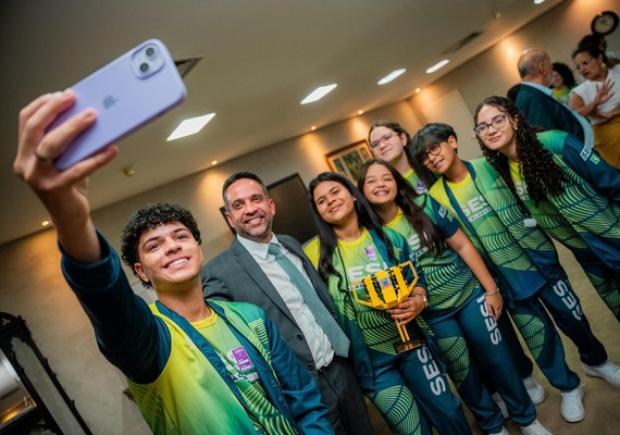 Governador concederá medalha a alunos campeões mundiais de robótica