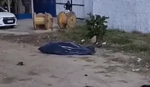 Adolescente que estava em moto rebocada morre após ser atingido por veículo de passeio