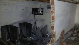 Suspeitos fecham acesso a povoado em Coruripe e explodem caixas eletrônicos