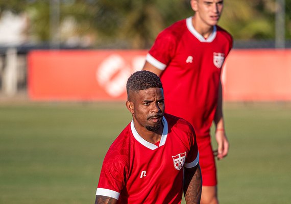 CRB faz último treino antes de jogo no CT do Ceará