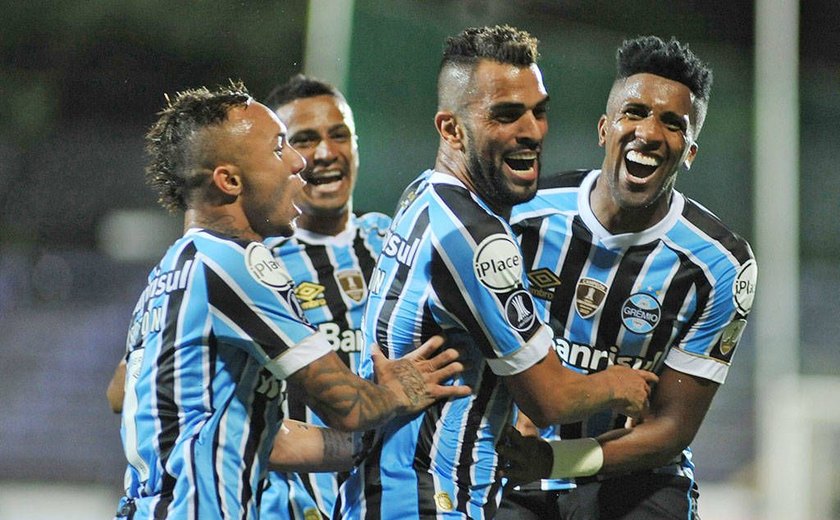 Grêmio cede empate no fim em estreia na Libertadores contra Defensor