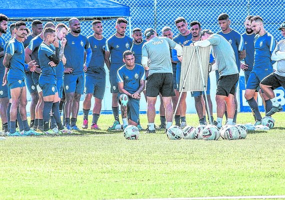 CSA deve poupar jogadores na estreia
