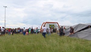 Manifestantes acampam antes do julgamento do recurso de Lula no TRF-4