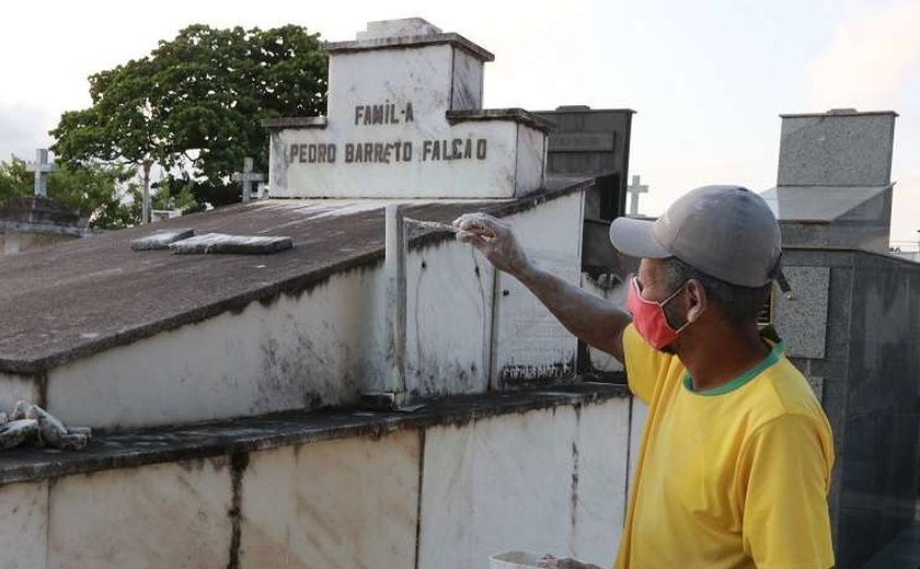 Cemitérios de Maceió são preparados para visitação