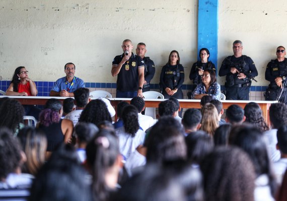 PC inicia ciclo de palestras para orientar comunidade escolar sobre 'ameaças'