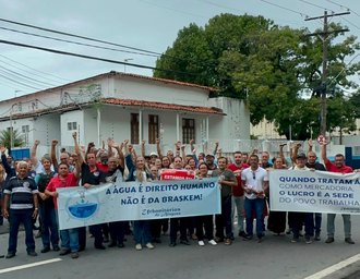 Trabalhadores da Casal realizam paralisação de advertência e questionam quem está ganhando com sucateamento da empresa