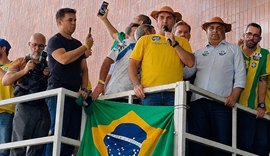 “JHC está com a gente na campanha”, diz Flávio Bolsonaro em Maceió
