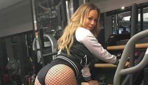 Mariah Carey causa alvoroço na internet ao malhar decotada e de salto