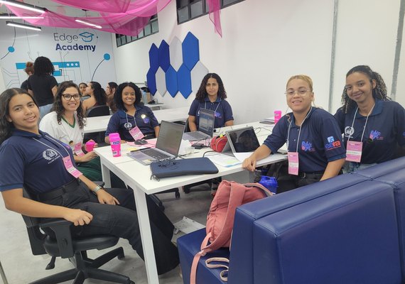 Estudantes da rede estadual participam de maratona de inovação para mulheres