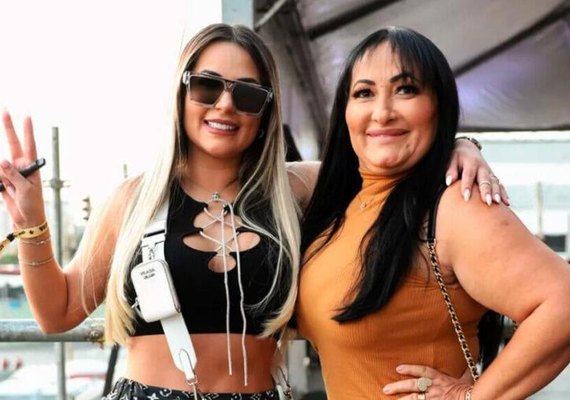 Mãe de Deolane Bezerra passa mal e é levada a hospital após ser detida no Recife