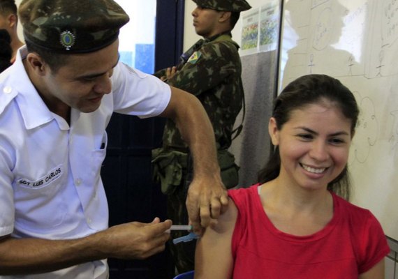 Exército apoia campanha de vacinação contra sarampo em Manaus