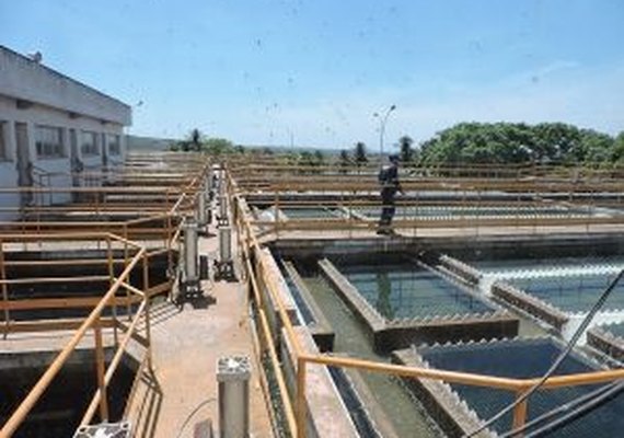 Agreste: empresas trabalham para regularizar fornecimento de água