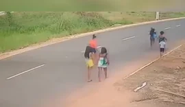 Jovem morre e sete ficam feridos após caminhonete em alta velocidade atropelar grupo em Balsas, no MA