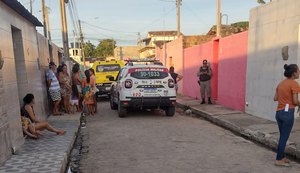 Durante surto psicológico, mulher coloca fogo na própria residência