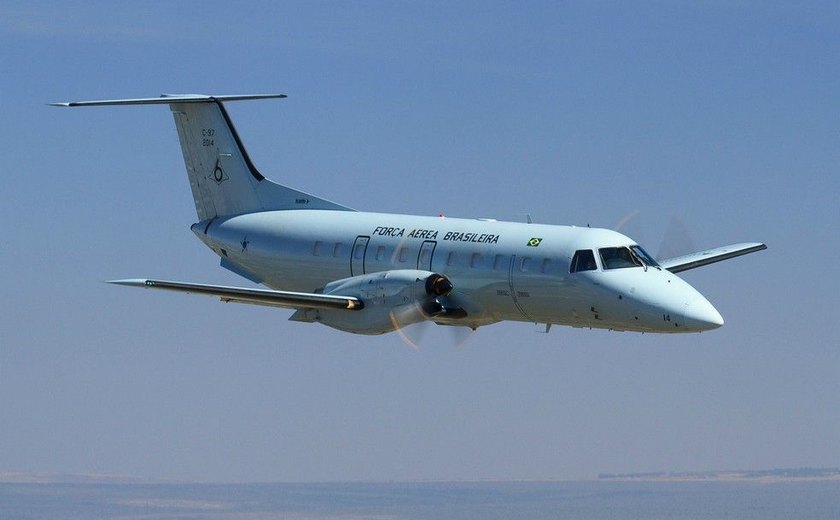 Avião da FAB faz pouso forçado na Base Aérea do Galeão