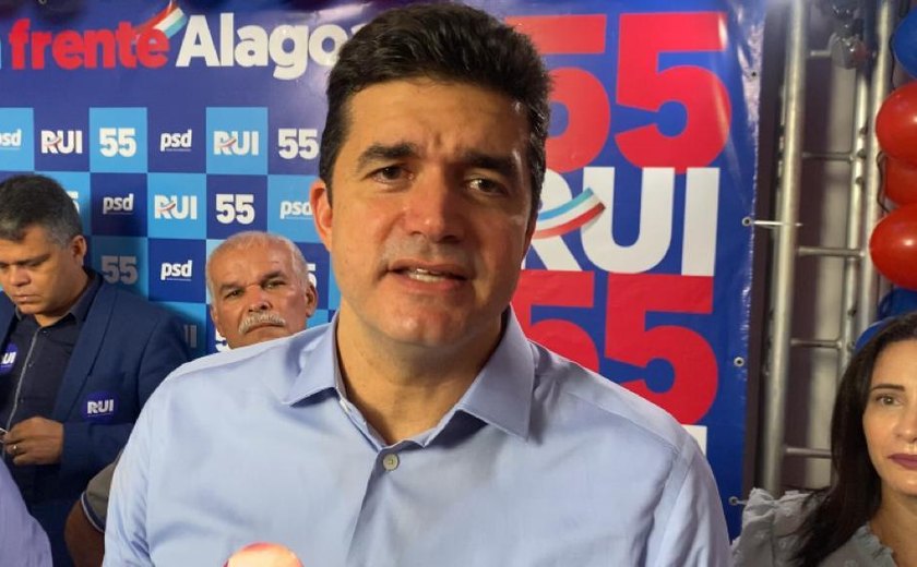 Rui Palmeira oficializa candidatura, mas espera posição de Antônio Albuquerque para indicar seu vice