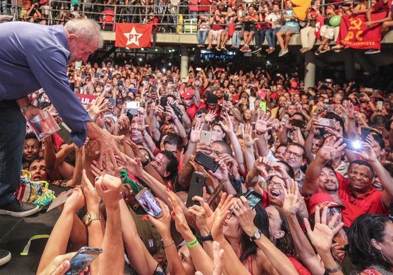 Lula venceria no primeiro turno, com 49% dos votos, diz pesquisa Ipec