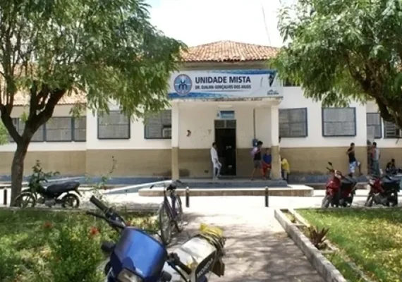 Idoso de 86 anos vai parar em hospital após mulher jogar escada em suas costas