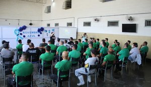 Com bom humor, empreendedora leva educação sexual às empresas e diversos públicos