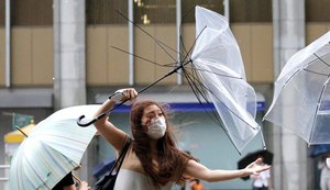 Tufão Shanshan beira costa leste do Japão e poupa Tóquio