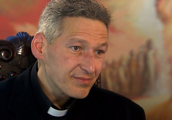 “Fábio de Melo faz show, eu sou sacerdote”, diz padre Marcelo Rossi