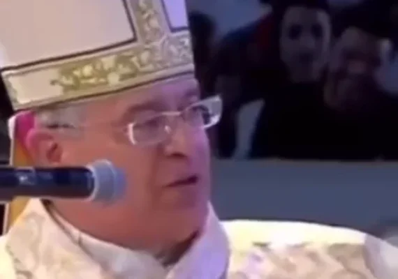 Bispo alagoano manda fofoqueiros se banharem nas praias de Maceió e diz que são “comadres de satanás”