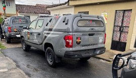 Suspeitos colidem com viatura durante fuga e são presos por tráfico