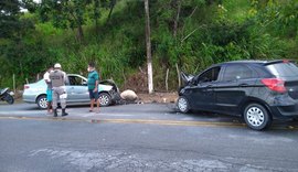 Em Santa Luzia do Norte, motorista invade contramão, bate de frente e é levado ao HGE