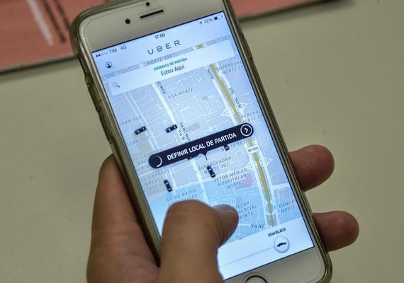Justiça do Trabalho decide que Uber deverá registrar motoristas