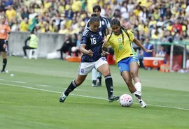 Após cortes, seleção feminina chega a Recife para encarar Argentina