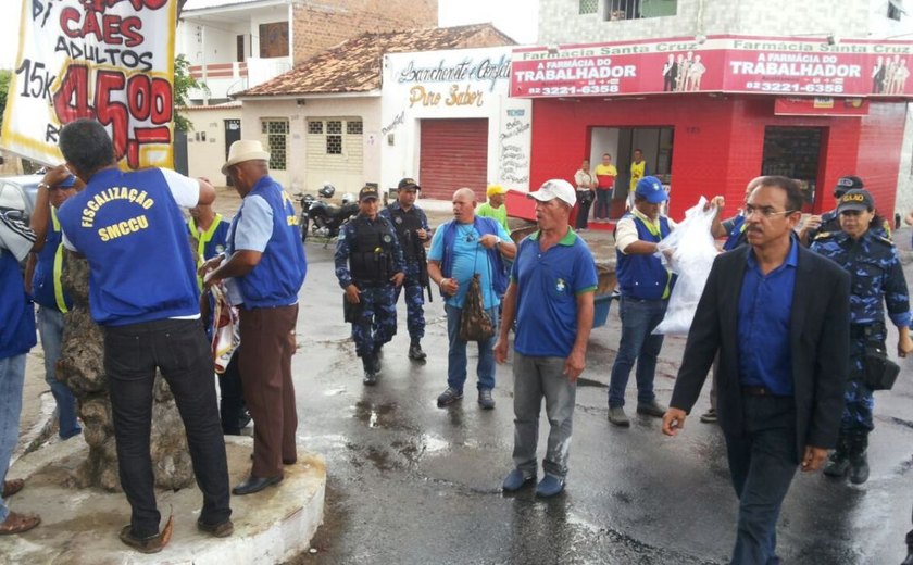 Secretaria municipal realiza ação de reordenamento na Rua Cabo Reis