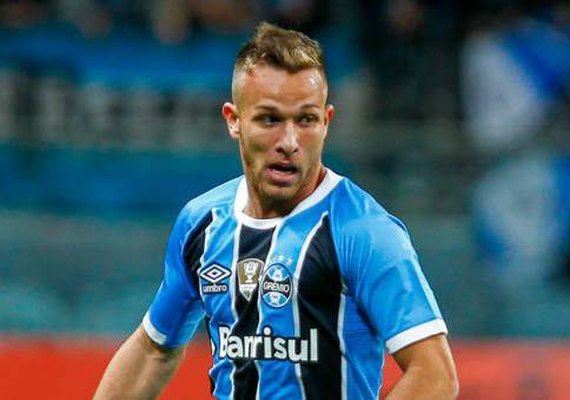 Arthur, volante do Grêmio, entra na mira do Manchester United