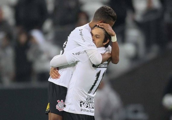 Corinthians encerra tabu e sai na frente da Chapecoense na Copa do Brasil