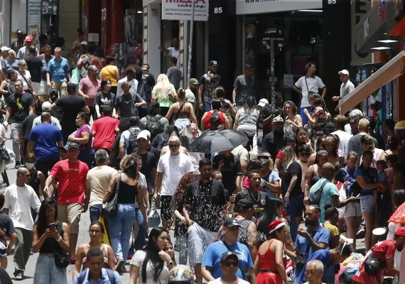 População brasileira chega a 213,4 milhões de habitantes, estima IBGE