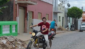 Paraibano analfabeto inventa moto movida a água