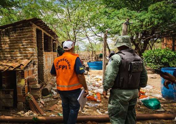 FPI autua homem por posse ilegal de arma de fogo e poluição e aplica multa de R$ 38 mil
