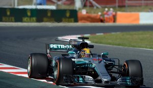 Lewis Hamilton lidera o primeiro treino livre da F1 em Barcelona