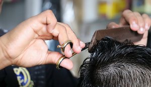 Jovem alagoano inicia carreira de barbeiro após conclusão da medida socioeducativa