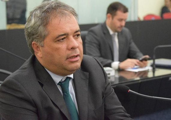Renan Filho escolhe Silvio para liderança do governo na ALE