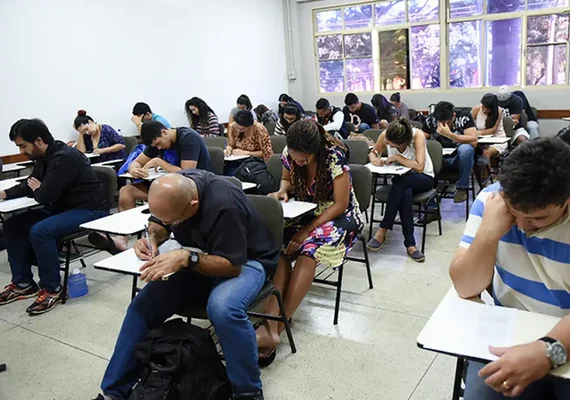 Provas do Encceja são realizadas neste domingo em todo o país