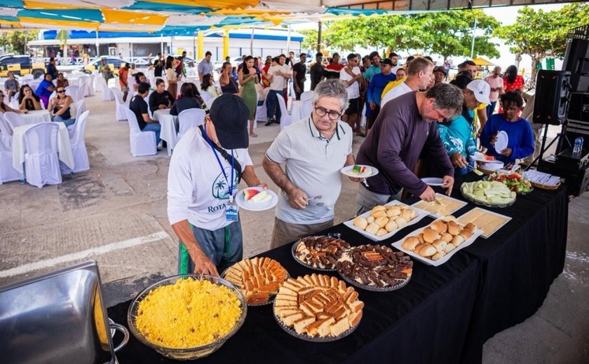 Prefeitura de Maceió promove café da manhã para ambulantes no Dia do Trabalhador
