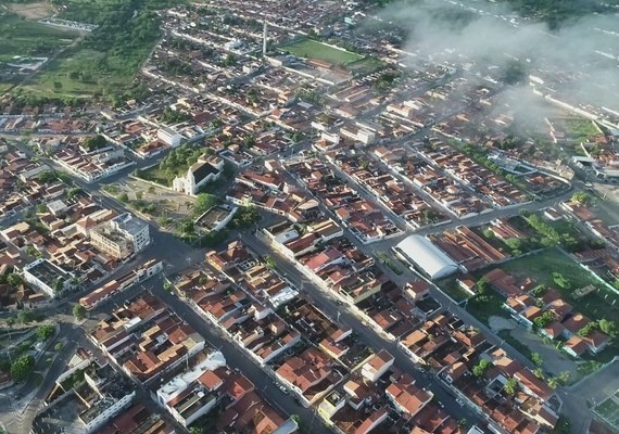 Incêndio atinge residência em Delmiro Gouveia e Corpo de Bombeiros é acionado