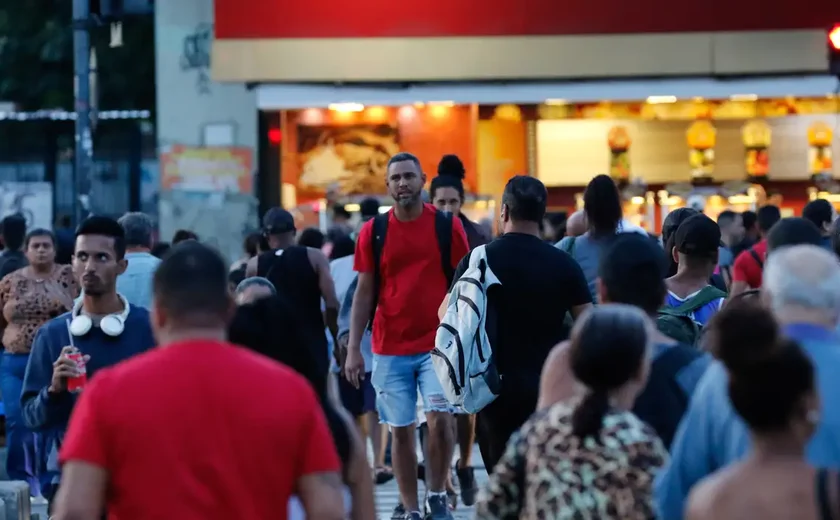 Desemprego chega a 5,8% no trimestre encerrado em abril, diz IBGE