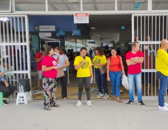 Técnicos da Ufal, em greve, fazem manifestação no Hospital Universitário